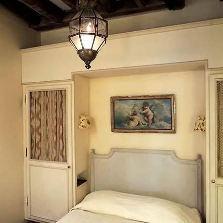 Caron De Beaumarchais Hotel