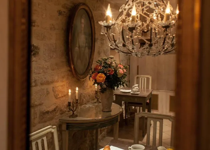 Caron De Beaumarchais فندق 3*