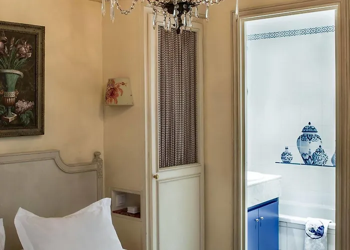 Caron De Beaumarchais فندق 3*