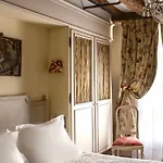 Caron De Beaumarchais Paris
