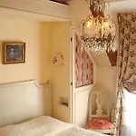Caron De Beaumarchais Otel