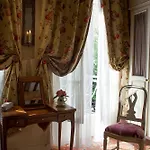 Caron De Beaumarchais Hotel Paris