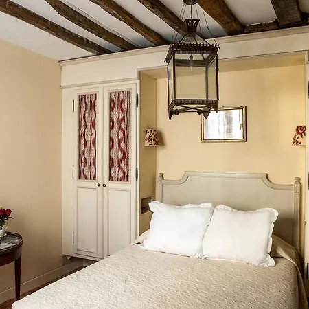 מלון Caron De Beaumarchais פריז