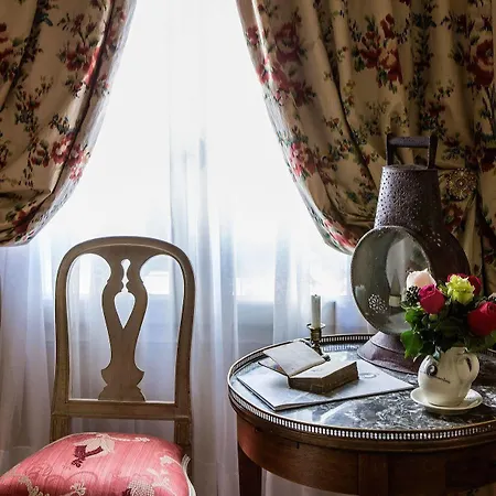 فندق Caron De Beaumarchais