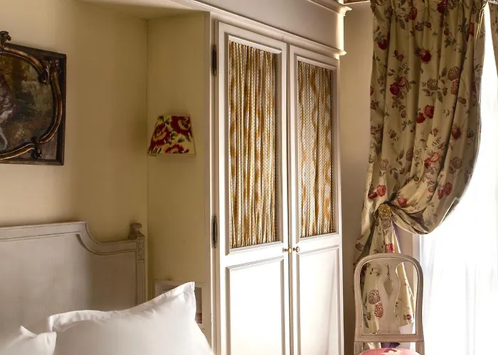 Caron De Beaumarchais Paris