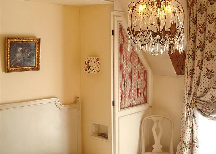 Caron De Beaumarchais Hotel