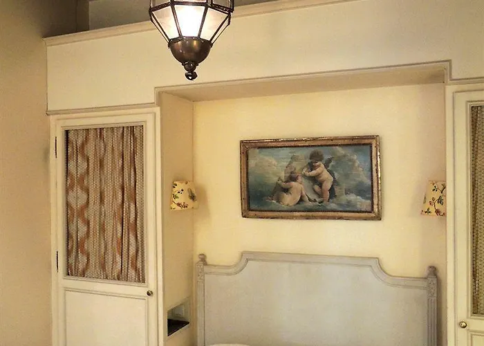 Caron De Beaumarchais Hotel