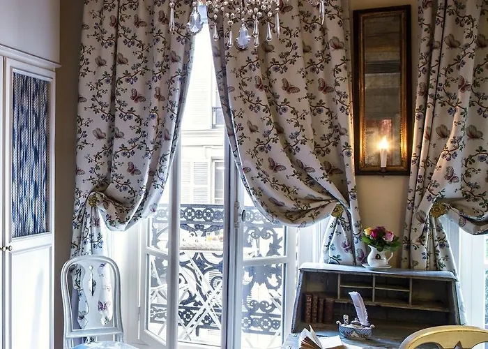 Hotel Caron De Beaumarchais Paris