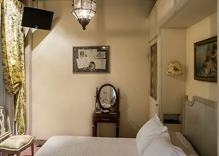 Hotel Caron De Beaumarchais 3*