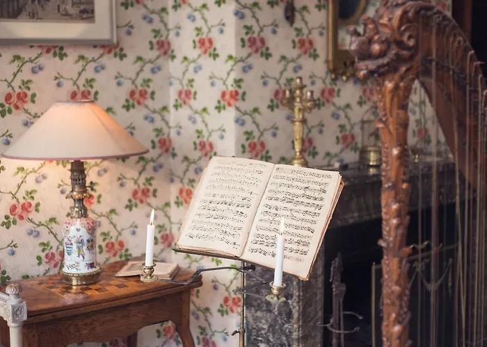 Hotel Caron De Beaumarchais Paris