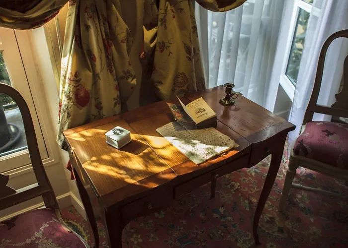 Caron De Beaumarchais Paris