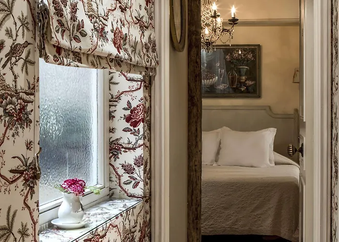 Caron De Beaumarchais Hotel Paris