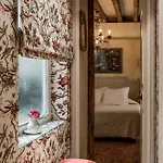 Caron De Beaumarchais Hotel 3*