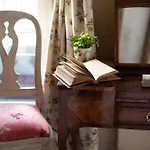 Caron De Beaumarchais Hotel Paris