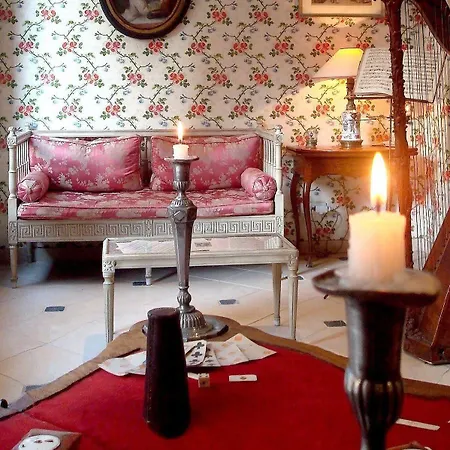 Hotel Caron De Beaumarchais Paris