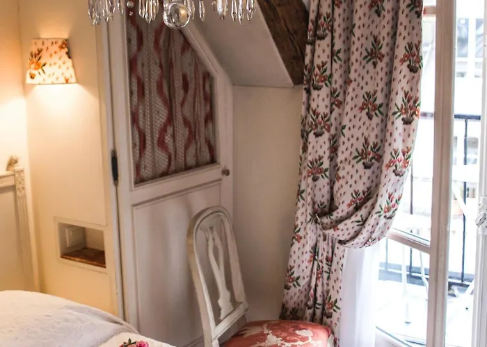 Caron De Beaumarchais ホテル
