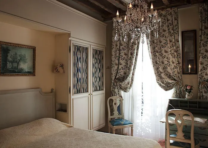 Caron De Beaumarchais 3* パリ