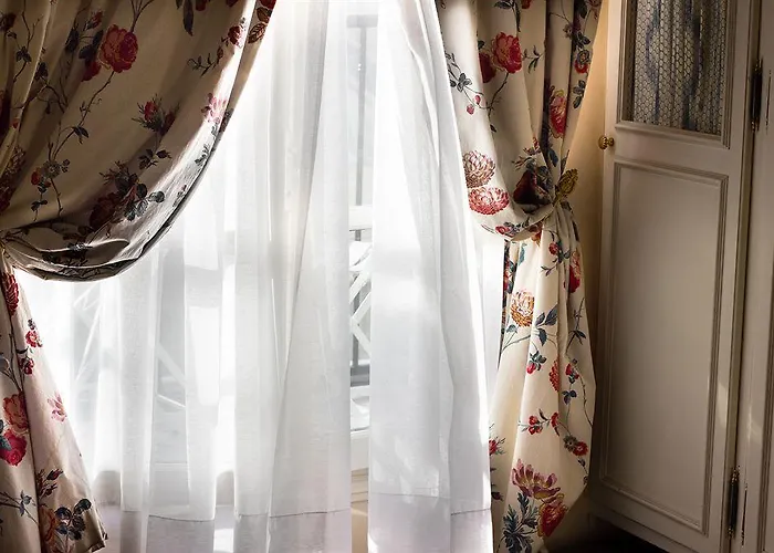 Caron De Beaumarchais パリ