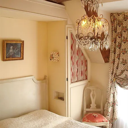 Caron De Beaumarchais Hotel
