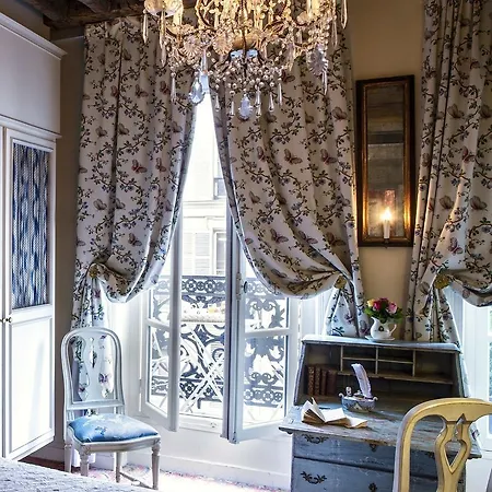 Hotel Caron De Beaumarchais Paris