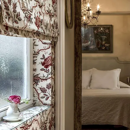 Caron De Beaumarchais Hotel Paris