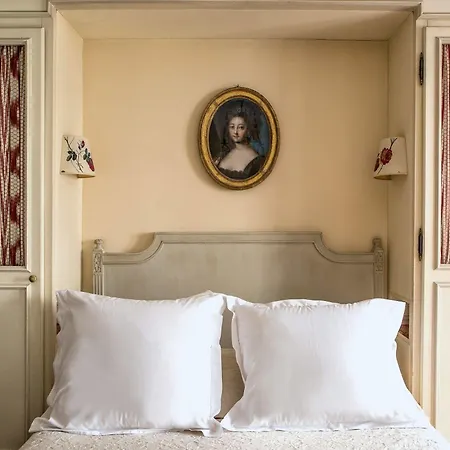 Caron De Beaumarchais Paris