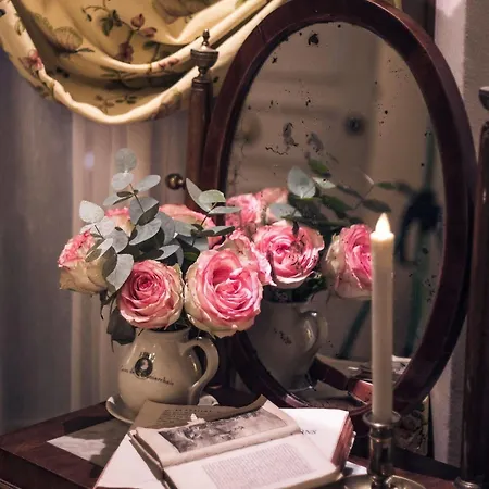 Hotel Caron De Beaumarchais Paris