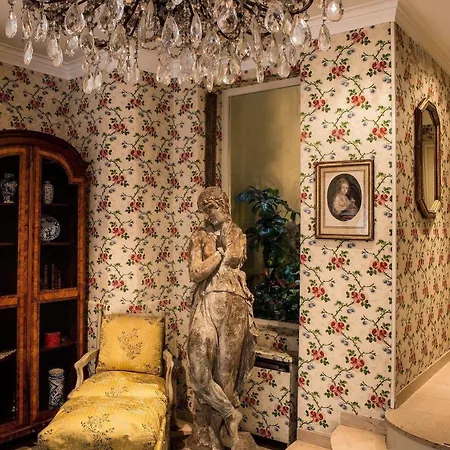 Hotel Caron De Beaumarchais